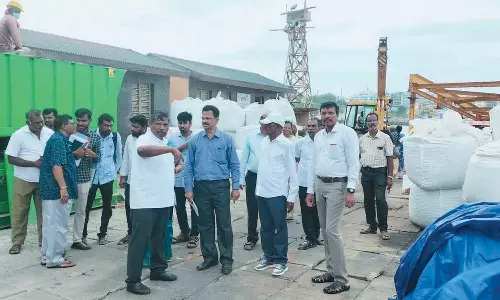 ரூ.29¼ கோடி செலவில் கண்ணாடி கூண்டு பாலம் அமைக்கும் பணி குறித்து அதிகாரிகள் ஆய்வு
