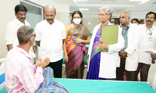 சென்னையில் மெட்ராஸ்-ஐ மிக வேகமாக பரவுகிறது: 12 லட்சம் மாணவர்களுக்கு பரிசோதனை நடத்த அமைச்சர் உத்தரவு