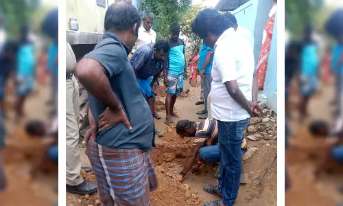 சிவகிரி பேரூராட்சி பகுதியில்  முறையற்ற அனுமதியில்லாத குடிநீர் இணைப்புகள் துண்டிப்பு