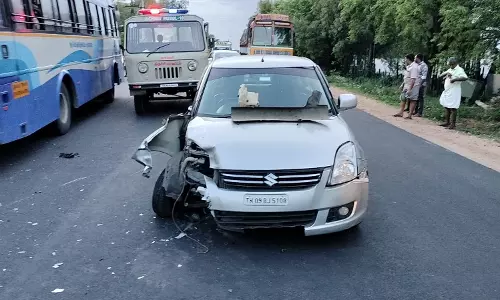 காருக்குள்  வைத்து கடத்திய 15 மூட்டை புகையிலை பறிமுதல்