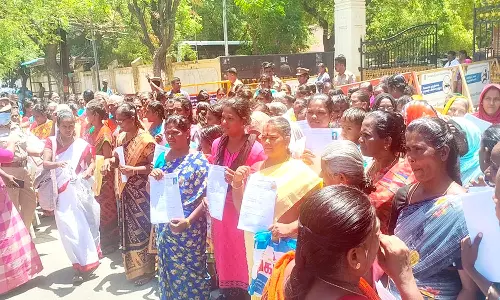 நெல்லையில் இன்று கலெக்டர் அலுவலகம் முன்பு மாதர் சங்கத்தினர் ஆர்ப்பாட்டம்