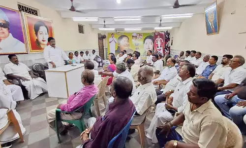 புதுவை அ.தி.மு.க நிர்வாகிகள் அன்பழகன் தலைமையில் ஆலோசனை