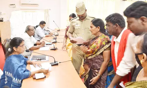 மக்கள் குறைதீர்க்கும் நாள் கூட்டத்தில் 407 மனுக்கள் பெறப்பட்டன