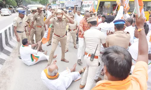 கிருஷ்ணகிரியில் சாலை மறியலில் ஈடுபட்ட  58 பேர் கைது