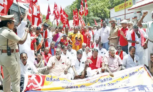 தஞ்சை தபால் நிலையம் முற்றுகை; கம்யூனிஸ்டு கட்சியினர் 160 பேர் கைது - பரபரப்பு