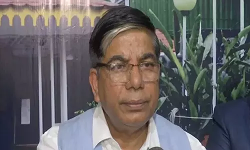 எங்களை மதிக்கலைன்னா இதுதான் நடக்கும் - மத்திய மந்திரியை அறையில் அடைத்த பா.ஜ.க.வினர்