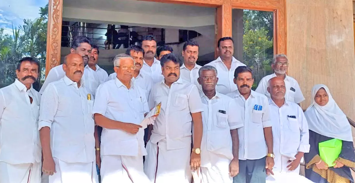 நெல்லை மாவட்டத்தை வறட்சி மாவட்டமாக அறிவிக்க வேண்டும்- கலெக்டரிடம் தி.மு.க. மாவட்ட செயலாளர் ஆவுடையப்பன் மனு