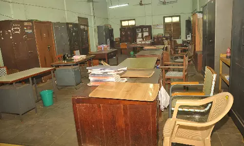 ஈரோடு மாவட்டத்தில் ஊரக வளர்ச்சித்துறையினர் காலவரையற்ற வேலைநிறுத்தம்