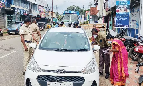 நிபா வைரஸ் பரவலை தடுக்க குமரி எல்லையில் உள்ள 4 சோதனை சாவடிகளில் சுகாதாரத்துறையினர் கண்காணிப்பு