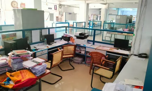 சேலம், நாமக்கல் மாவட்டத்தில்ஊரக வளர்ச்சித்துறை ஊழியர்கள் வேலை நிறுத்தப்போராட்டம் தொடங்கியது