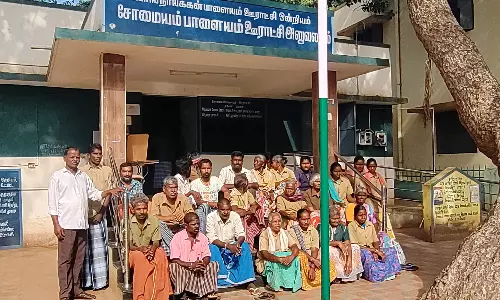 வடவள்ளி சோமையம்பாளையத்தில் தூய்மை பணியாளர்கள் திடீர் போராட்டம்