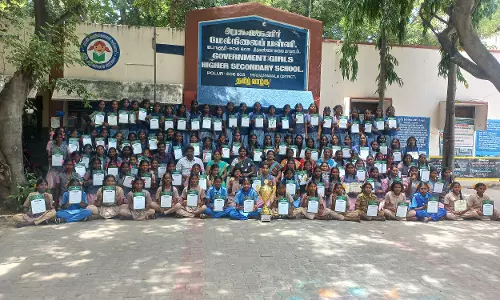 அரசு பெண்கள் பள்ளி மாணவிகள் விளையாட்டில் சாதனை