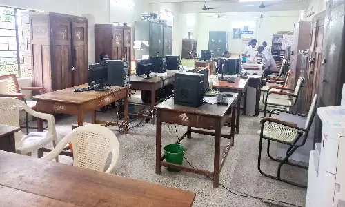 ஊரக வளர்ச்சி துறை ஊழியர் சங்கத்தினர் வேலை நிறுத்த போராட்டம்