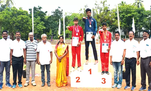 சேலம் அழகாபுரம் பள்ளி மாணவ-மாணவிகளுக்கு வட்டார அளவிலான விளையாட்டு போட்டிகள்