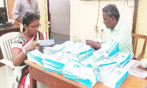 மகளிர் உரிமைத்தொகை பெறுவதற்காக முதற்கட்டமாக 6,000 ஏ.டி.எம். கார்டுகள் வேலூர் கலெக்டர் அலுவலகம் வருகை