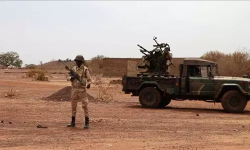 மாலி நாட்டில் ஆயுதக்குழு தாக்குதலில் ராணுவ வீரர்கள் 10 பேர் பலி