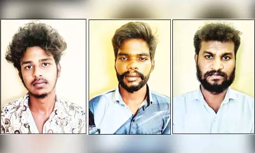 போலீசார் என்று கூறி தொழிலாளர்களிடம் பணம், செல்போன் பறித்த 3 பேர் கைது