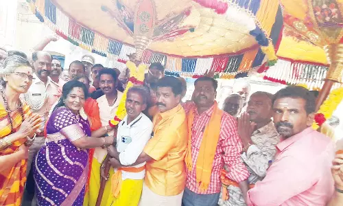 திருப்பதி திருக்குடை ஊர்வலம்- தமிழிசை சவுந்தரராஜன் துவக்கி வைத்தார்