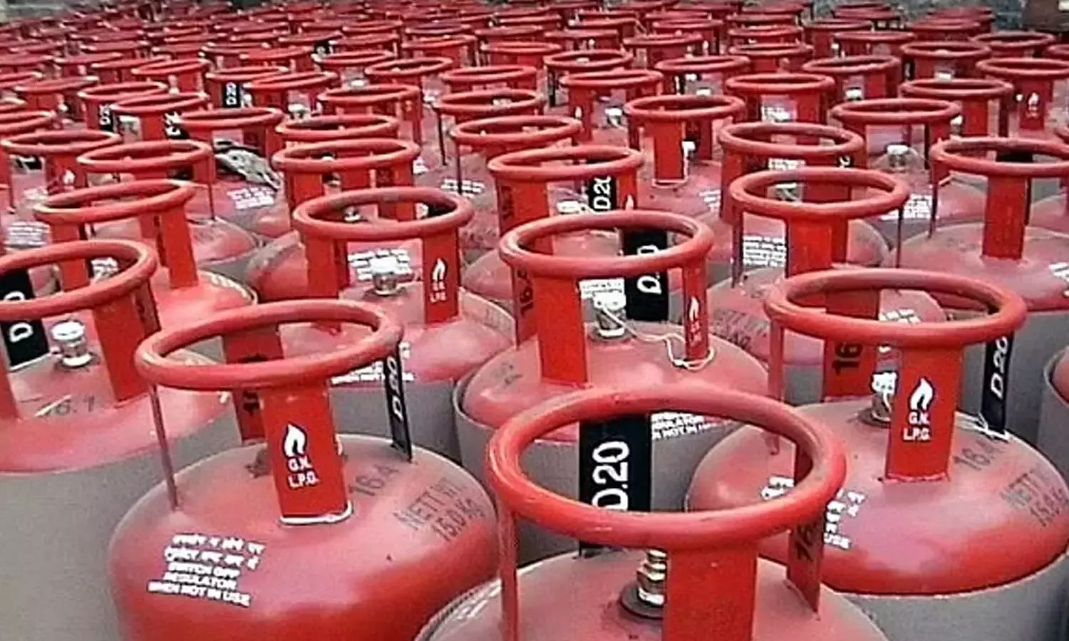 உஜ்வாலா திட்டம் மேலும் 3 ஆண்டுக்கு நீட்டிப்பு - மத்திய அமைச்சரவை ஒப்புதல்