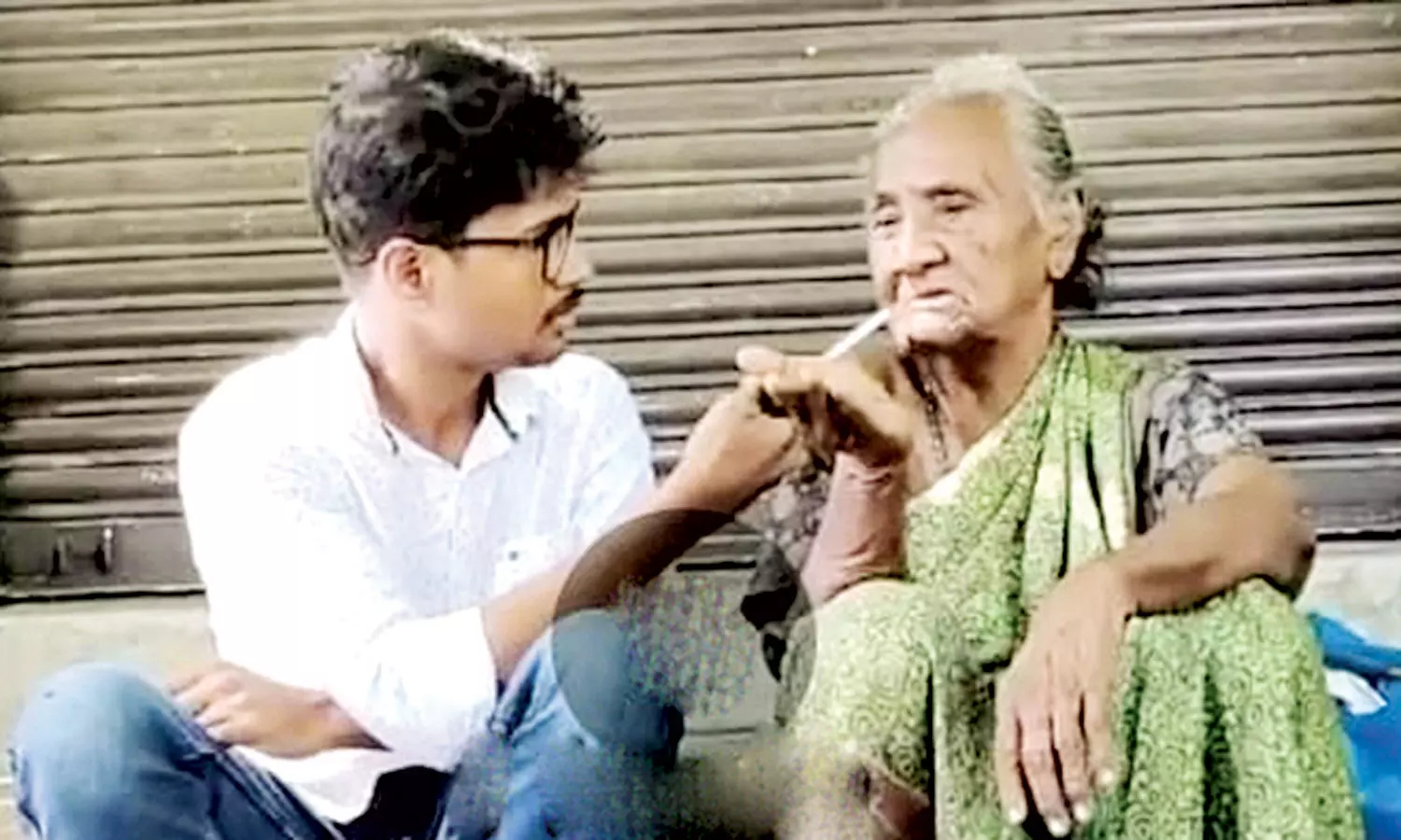 சென்னையில் பிச்சை எடுத்து வாழ்க்கை நடத்தும் பர்மா ஆசிரியை சென்னையில் பிச்சை எடுத்து வாழ்க்கை நடத்தும் பர்மா ஆசிரியை