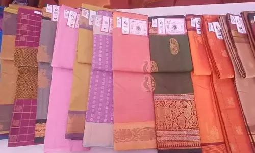 காஞ்சிபுரத்தில் பறிமுதல் செய்யப்பட்ட போலி பட்டுக்களின் பரிசோதனை முடிவை வெளியிடாதது ஏன்? நெசவாளர்கள் கேள்வி