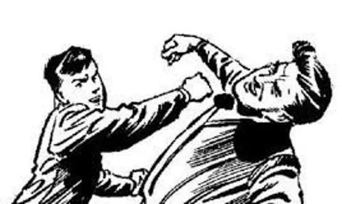 தியாகதுருகம் அருகே வாலிபர் மீது தாக்குதல்  போலீசில் புகார்