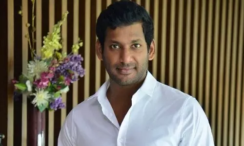 திருப்பதி கோவிலில் சாமி தரிசனம் செய்த நடிகர் விஷால்