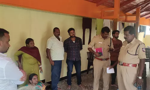 60 பவுன் நகை, ரூ.9 லட்சம் கொள்ளைகண்காணிப்பு கேமிரா பதிவுகளை வைத்து தனிப்படை போலீசார் தீவிர விசாரணை