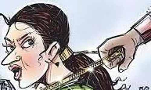 பெண்ணிடம் 7 பவுன் தாலிச் செயின் பறிப்பு