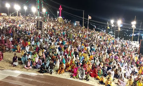 மணப்பாடு திருச்சிலுவை திருத்தலத்தின் மகிமை பெருந்திருவிழா-ஆயிரக்கணக்கானோர் பங்கேற்பு