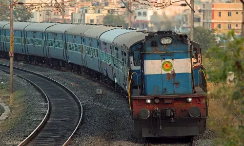 நாகர்கோவில்- மும்பை எக்ஸ்பிரஸ் ரெயில் நாங்குநேரியில் நின்று செல்லும்