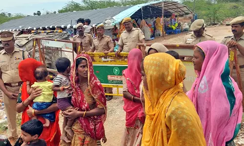 விநாயகர் சதுர்த்தி விழா- பாளை தாசில்தார் முன்னிலையில் இந்து அமைப்பினருடன் ஆலோசனை கூட்டம்