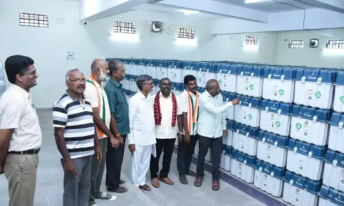 வேலூர் கலெக்டர் அலுவலகத்தில் வாக்குப்பதிவு எந்திரங்கள் ஆய்வு