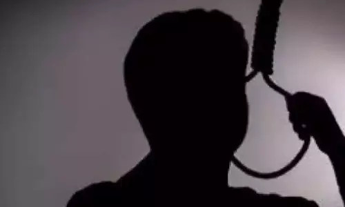 வாலிபர் தூக்கிட்டு தற்கொலை