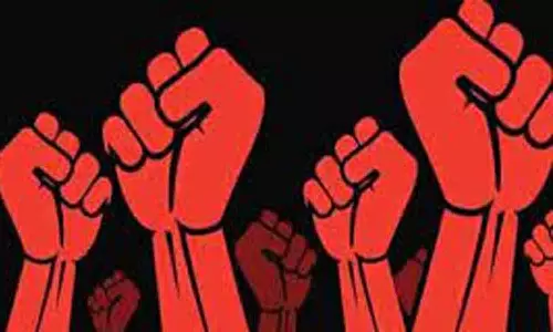 உடுமலையில் ஊரக வளர்ச்சித்துறை அலுவலர்கள் போராட்டம்