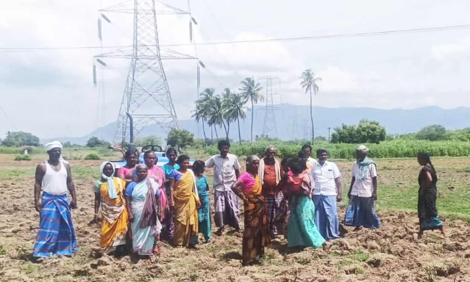 செம்பட்டி அருகே நஷ்டஈடு வழங்காததால் உயர்மின் கோபுரம் அமைக்கும் பணிகள் நிறுத்தம் செம்பட்டி அருகே நஷ்டஈடு வழங்காததால் உயர்மின் கோபுரம் அமைக்கும் பணிகள் நிறுத்தம்