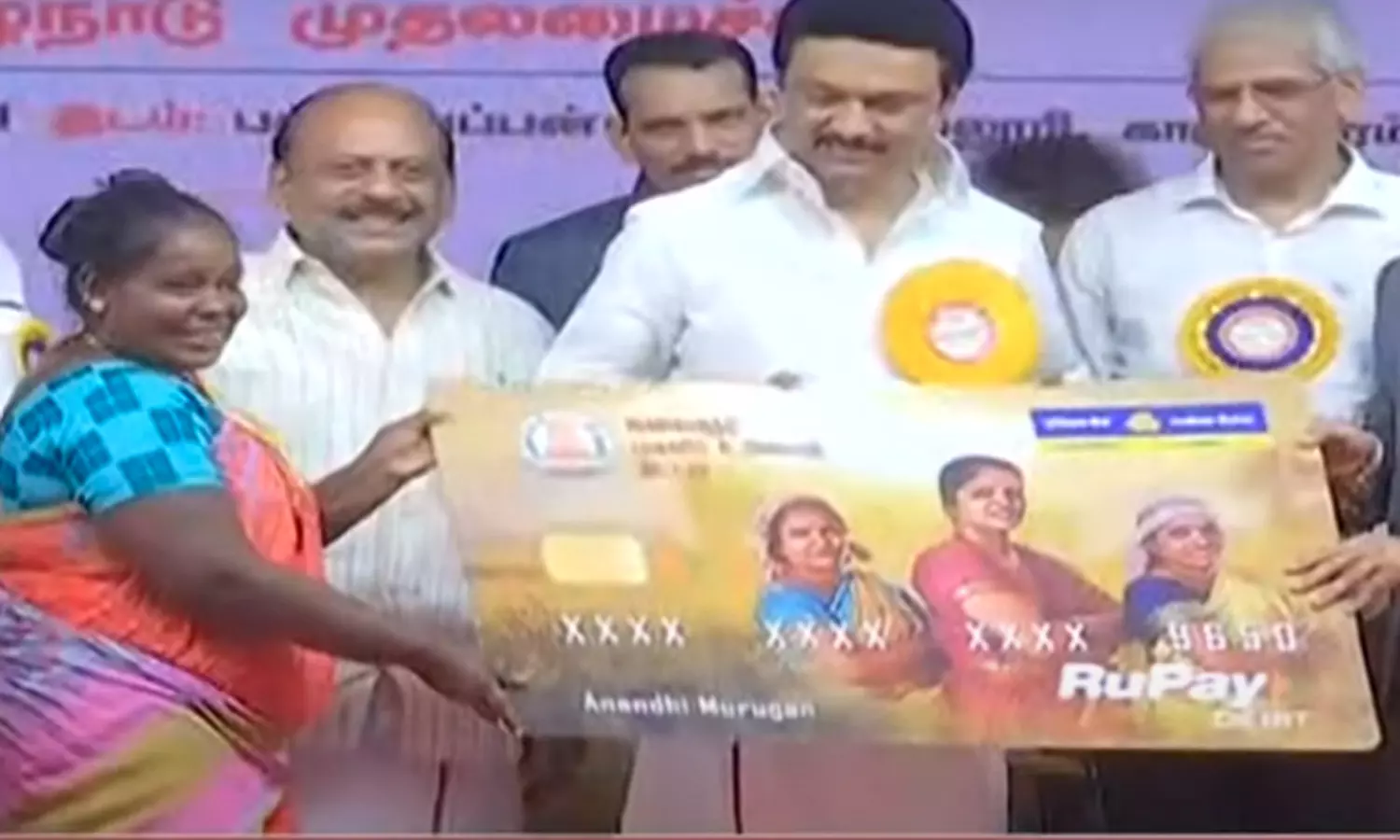 மகளிர் உரிமைத் தொகை: காஞ்சிபுரத்தில் தொடங்கி வைத்தார் முதலமைச்சர் மு.க.ஸ்டாலின் மகளிர் உரிமைத் தொகை: காஞ்சிபுரத்தில் தொடங்கி வைத்தார் முதலமைச்சர் மு.க.ஸ்டாலின்