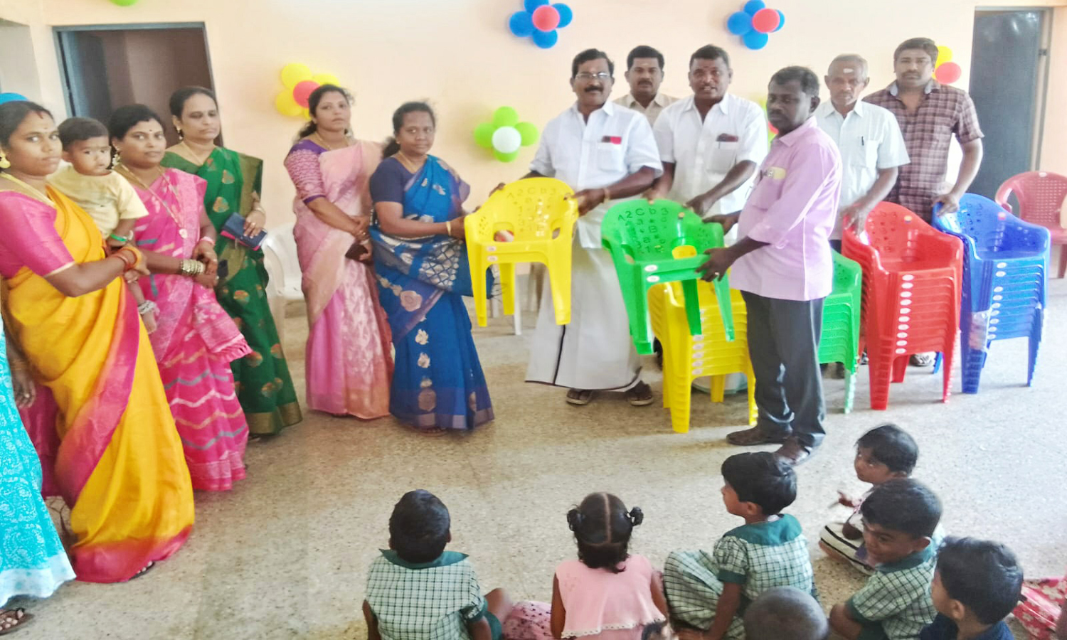 கருவேல்நாயக்கன்பட்டி அரசு பள்ளியில் மழலையர் கல்வி வகுப்புகள் தொடக்கம்