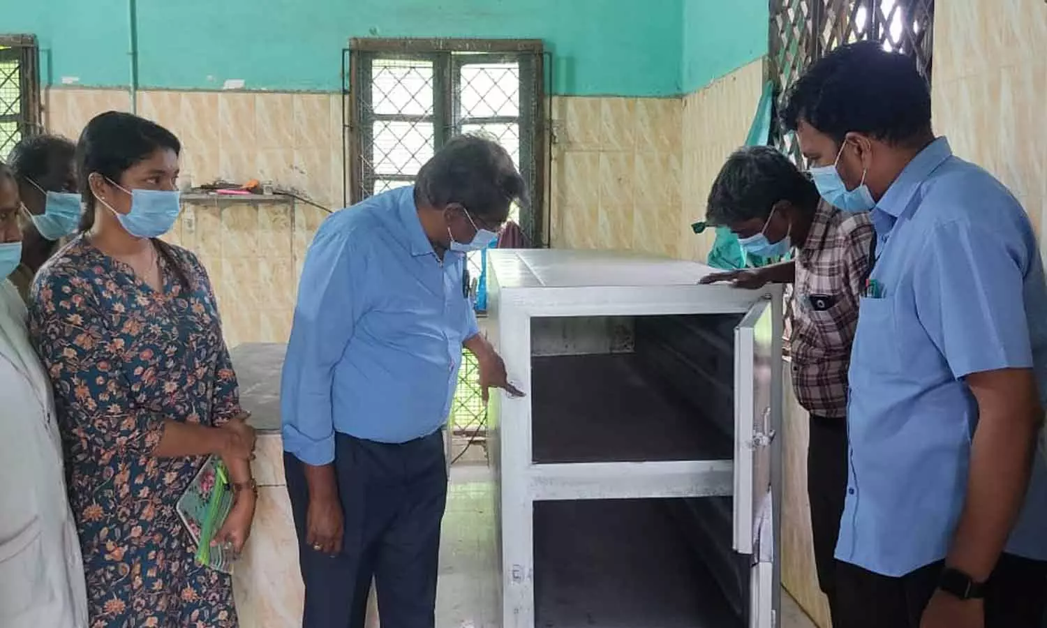 பொன்னேரி அரசு மருத்துவமனைக்கு கூடுதலாக இரண்டு ஃப்ரீசர் பாக்ஸ் வசதி பொன்னேரி அரசு மருத்துவமனைக்கு கூடுதலாக இரண்டு ஃப்ரீசர் பாக்ஸ் வசதி