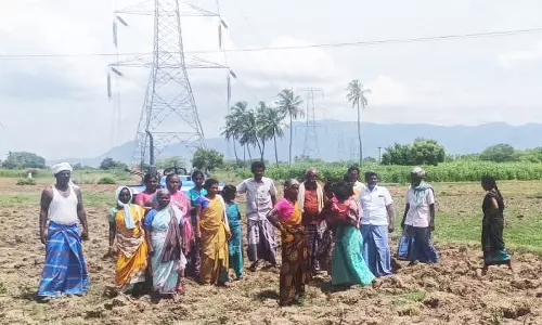 செம்பட்டி அருகே நஷ்டஈடு வழங்காததால் உயர்மின் கோபுரம் அமைக்கும் பணிகள் நிறுத்தம்