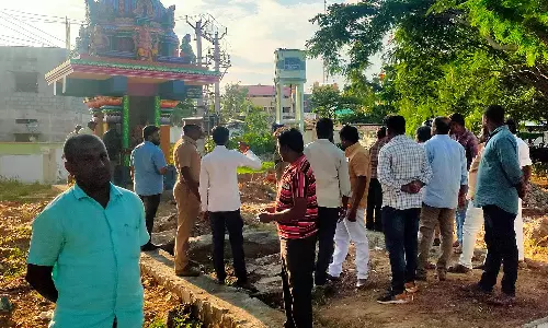 சூளகிரி வட்டார வளர்ச்சி அலுவலக வளாகத்தில் விநாயகர் கோவில் அமைக்க அரசியல் கட்சியினர் எதிர்ப்பு
