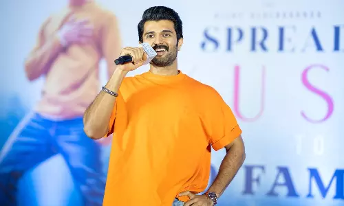 சொன்னதை செய்த விஜய் தேவரகொண்டா.. வாழ்த்தும் 100 குடும்பங்கள்