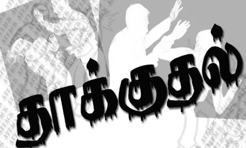 வாலிபரை குடும்பத்துடன் சேர்ந்து தாக்கிய பக்கத்து வீட்டுப் பெண்