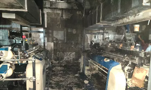 கருமத்தம்பட்டி பகுதியில் உள்ள விசைத்தறிக்கூடத்தில் திடீர் தீ விபத்து