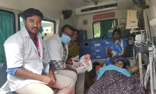 108 ஆம்புலன்சில் பெண்ணுக்கு ஆண் குழந்தை பிறந்தது