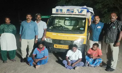 திட்டக்குடி பகுதியில் 1800 கிலோ ரேஷன் அரிசி கடத்திய 3 பேர் கைது: 2 மினி வேன் பறிமுதல்