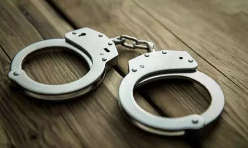 பல்லடம் அருகே வாலிபரை தாக்கிய 2 பேர் கைது