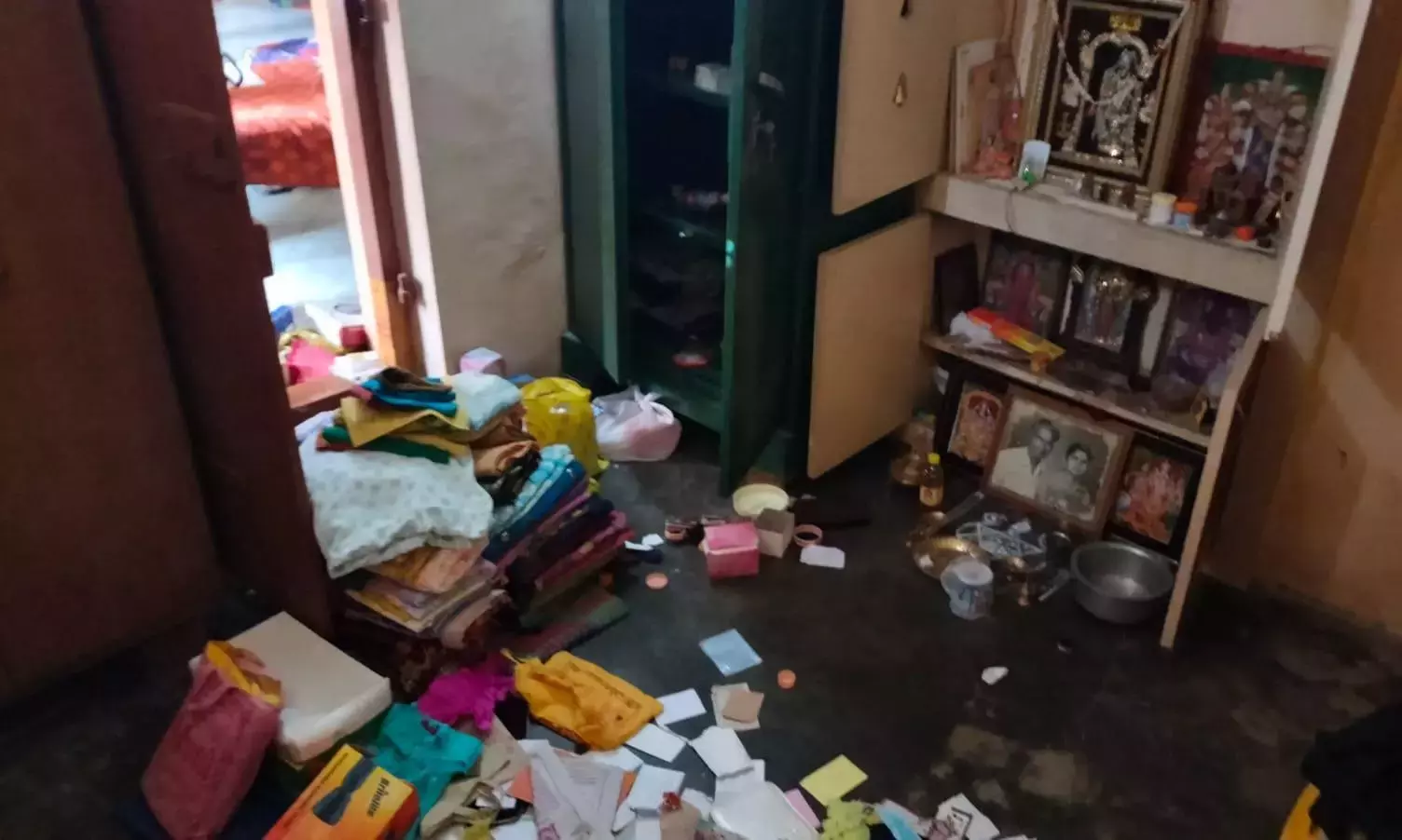 60 பவுன், ரூ.9 லட்சம் கொள்ளை வழக்கில் மர்ம நபர்களை பிடிக்க 4 தனிப்படை அமைப்பு