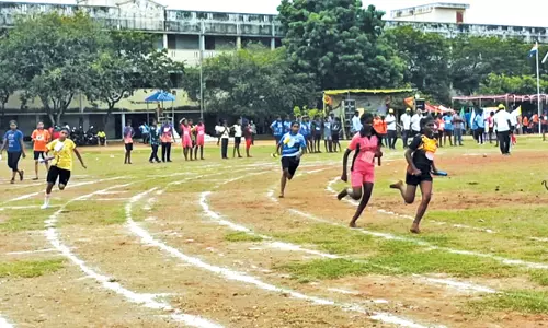 மைய அளவிலான தடகள போட்டிகள் பாத்திமா அரசு உதவிபெறும் பள்ளி மாணவிகள் அதிக பதக்கம் வென்று சாதனை