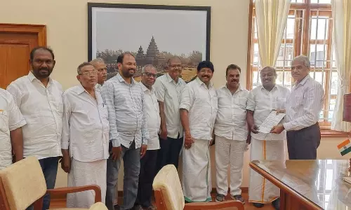 பட்டாசு கடைகளுக்கான உரிமங்களை விரைவில் வழங்க வேண்டும்- தலைமை செயலாளரிடம், கிருஷ்ணகிரி மாவட்ட வணிகர்கள் மனு